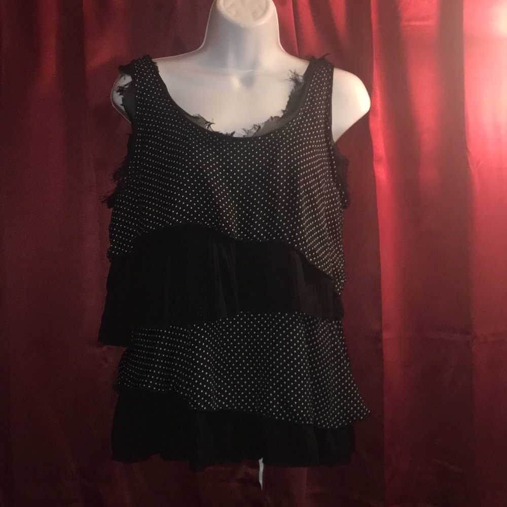 PIANO short sleeve polkadotted ruffled shirt. S.